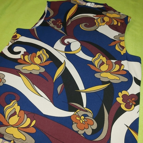 Jules & Leopold Sleeveless Floral Swirls in Large - Picture 2 of 6